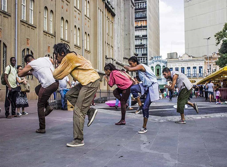 Grupo Fragmento Urbano com Espetáculo "Encruzilhada" Abertura