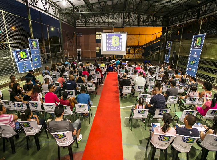 Com entrada gratuita projeto itinerante leva cinema brasileiro à comunidades 