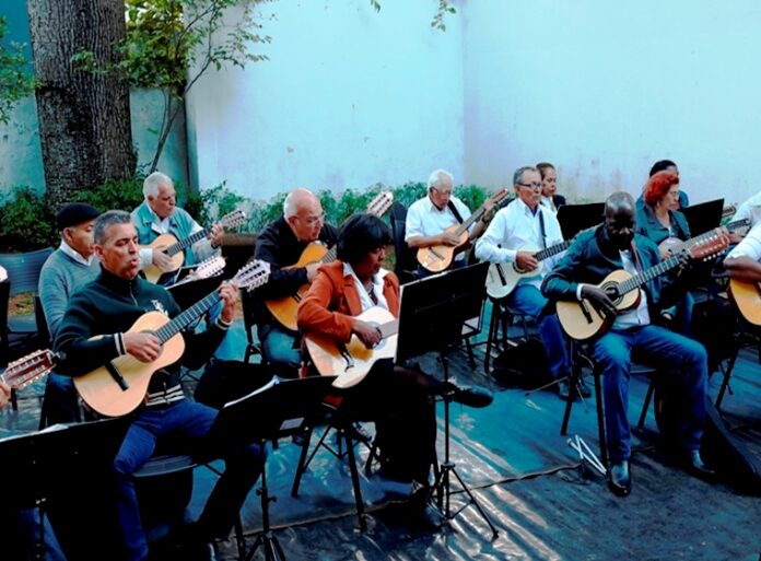Orquestra de Viola Caipira (3)_ Foto com Violeiros